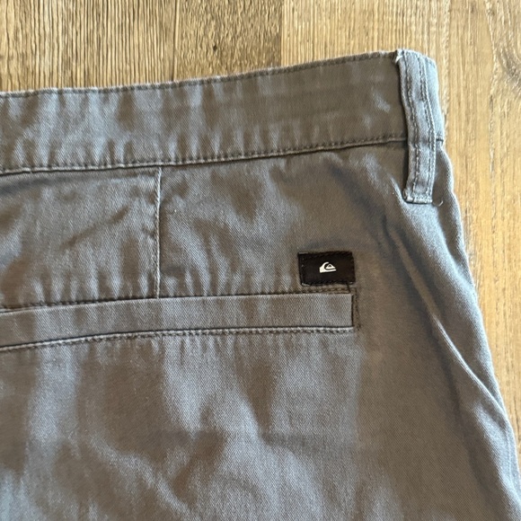 Quiksilver Men's Charcoal Flat Front Shorts - Picture 7 of 7